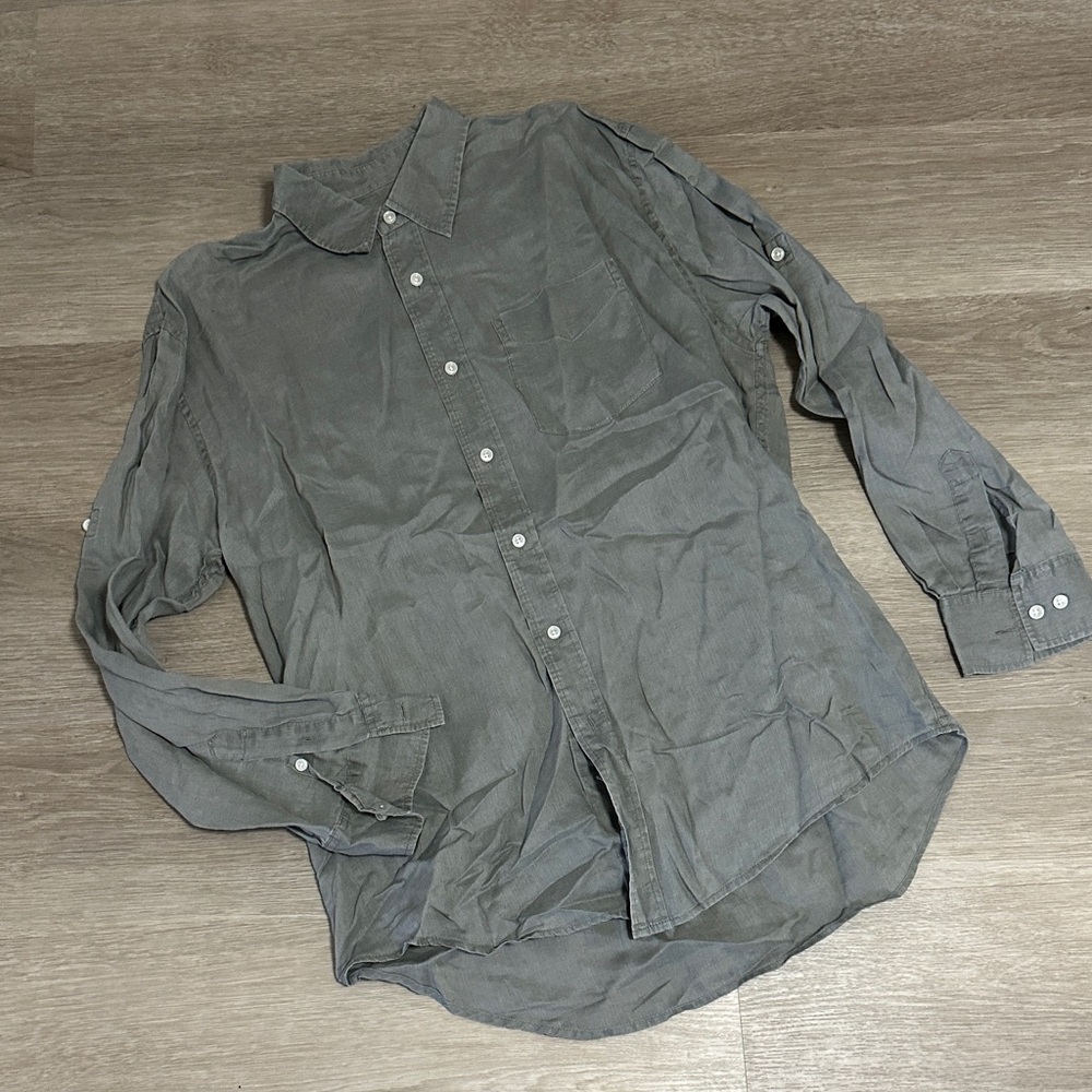 Men's Gray Button-Up Shirt
